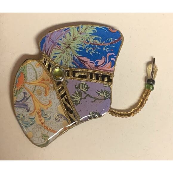 Handmade Colorful Stingray Brooch with Bead Embellishments - Picture 1 of 7